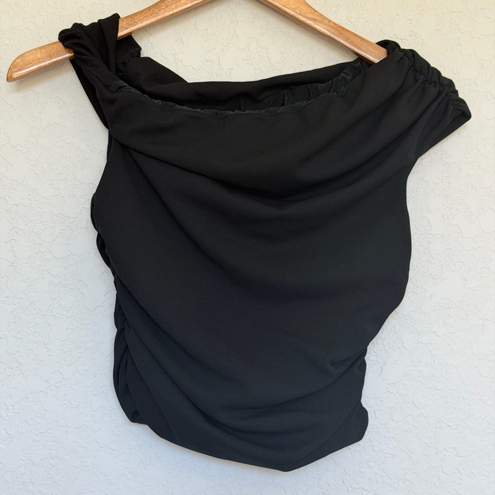 Abercrombie & Fitch Asymmetrical Off The Shoulder Tank top With Soft Draping